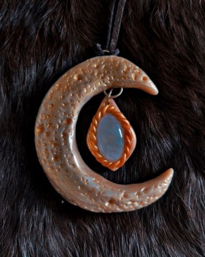 golden crescent moon pendant necklace