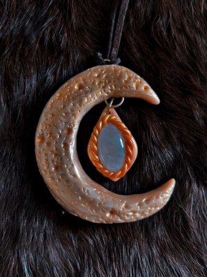 golden crescent moon pendant necklace