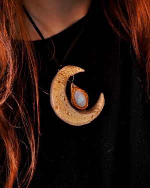 golden crescent moon pendant necklace
