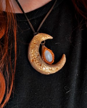 golden crescent moon pendant necklace