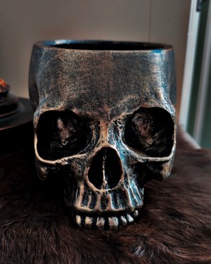 skull planter