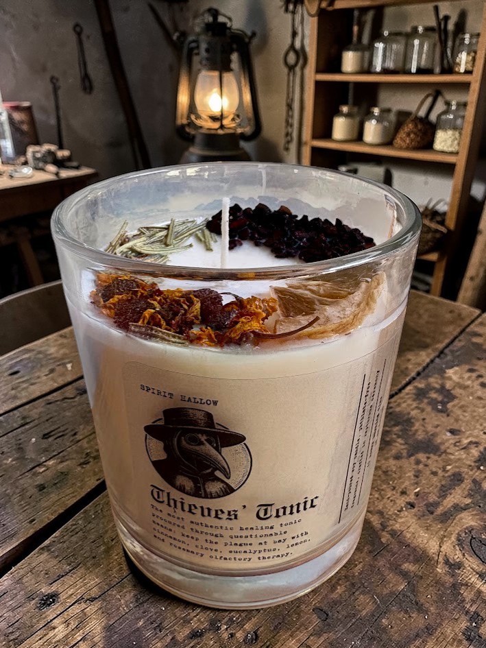 thieves' tonic | 10 oz ritual candle thieves' tonic | 10 oz ritual candle