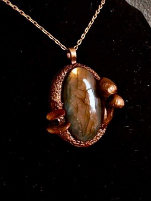mycelial heart | labradorite mushroom talisman