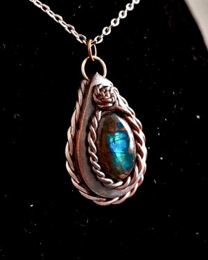 threadkeeper | labradorite knot talisman